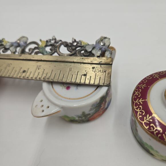 Vintage Victorian Style Stacked Salt and Pepper Shakers Courting Couple - Picture 6 of 6